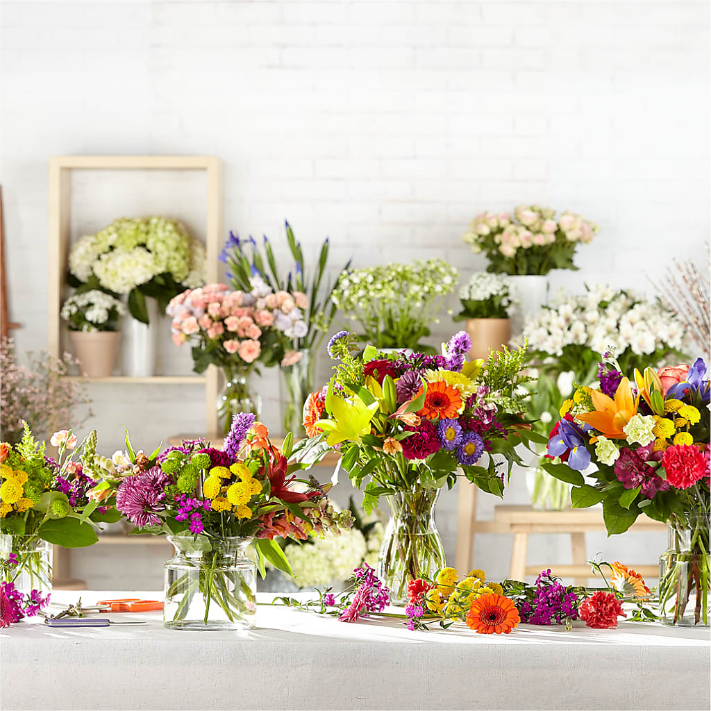 Bold & Bright – A Florist Original – Maison Des Fleurs Blossome Inc, Lachine PQ