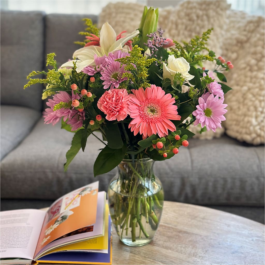 Pastel Tradition - A Florist Original – Maison Des Fleurs Blossome Inc, Lachine PQ