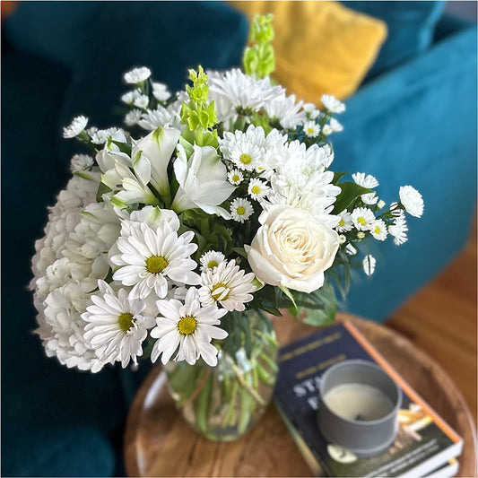 Classic Ivory – A Florist Original – Maison Des Fleurs Blossome Inc, Lachine PQ