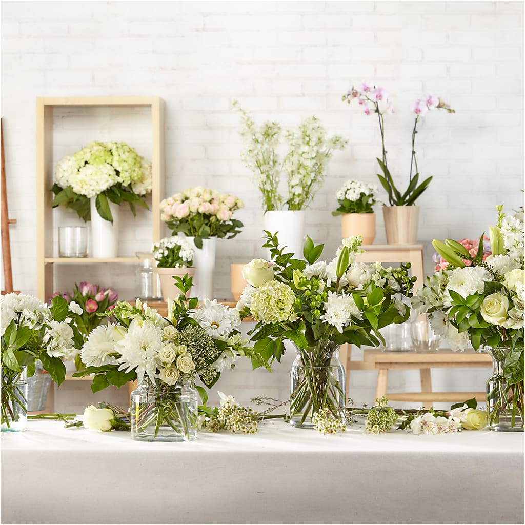 Classic Ivory – A Florist Original – Maison Des Fleurs Blossome Inc, Lachine PQ