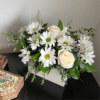 Fresh Linen Box Bouquet –  Maison Des Fleurs Blossome Inc, Lachine PQ
