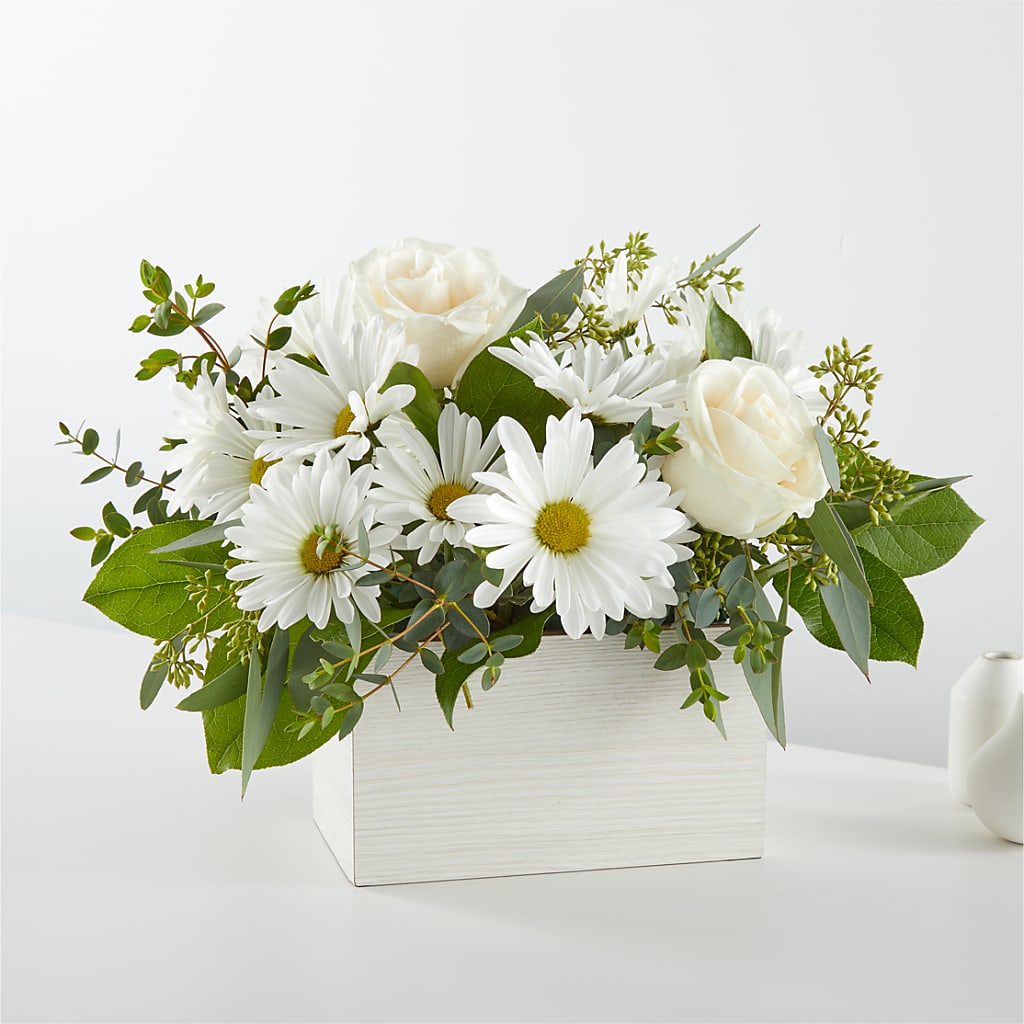 Fresh Linen Box Bouquet – MAISON DES FLEUR BLOSSOME, Laval PQ