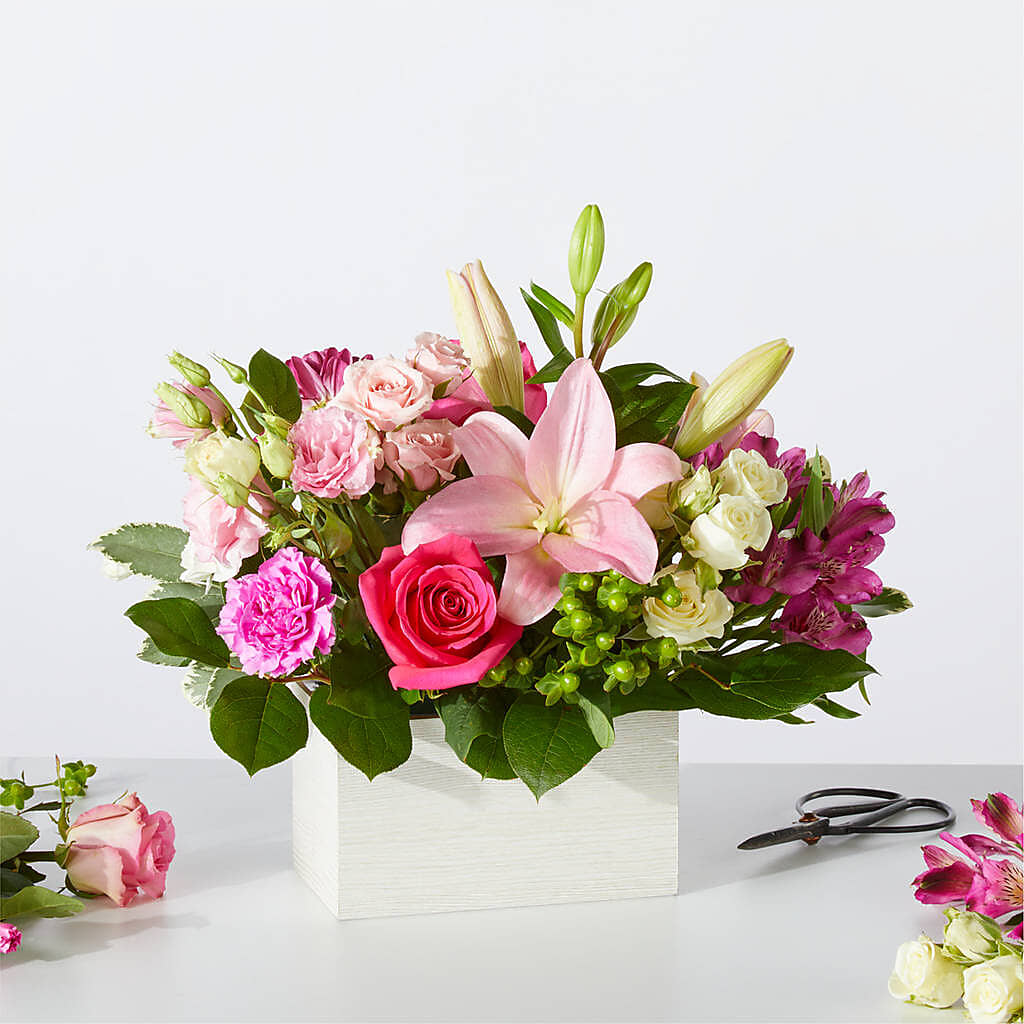 Sweetberry Box – A Florist Original – MAISON DES FLEUR BLOSSOME, Lachine PQ