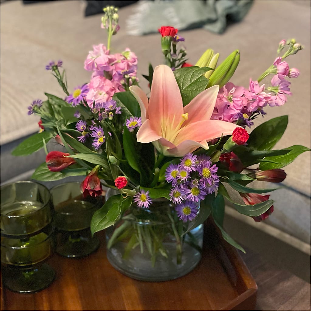 Romantique Bouquet –  Maison Des Fleurs Blossome Inc, Lachine PQ