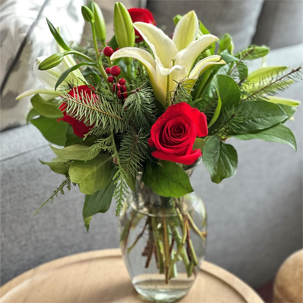 Sparkling Snowflakes Bouquet –  Maison Des Fleurs Blossome Inc, Lachine PQ