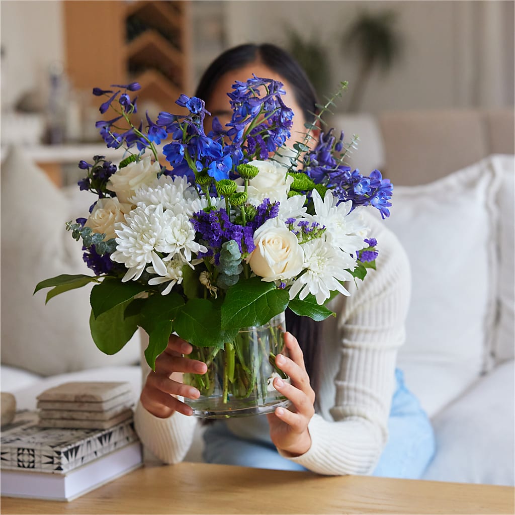 Cerulean Waves Bouquet –  Maison Des Fleurs Blossome Inc, Lachine PQ