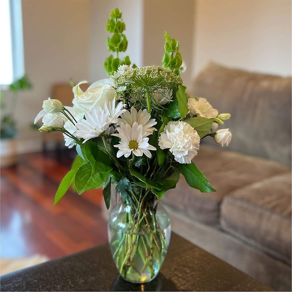 Classic Ivory – A Florist Original –  Maison Des Fleurs Blossome Inc, Lachine PQ