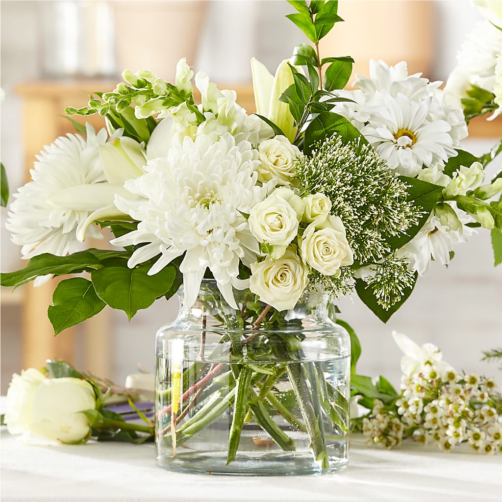 Classic Ivory – A Florist Original – MAISON DES FLEUR BLOSSOME, Laval PQ