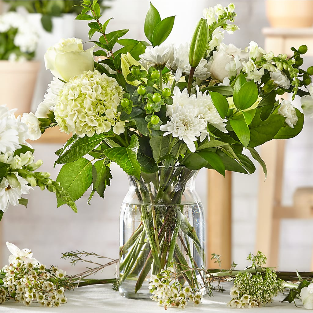Classic Ivory – A Florist Original – MAISON DES FLEUR BLOSSOME, Laval PQ
