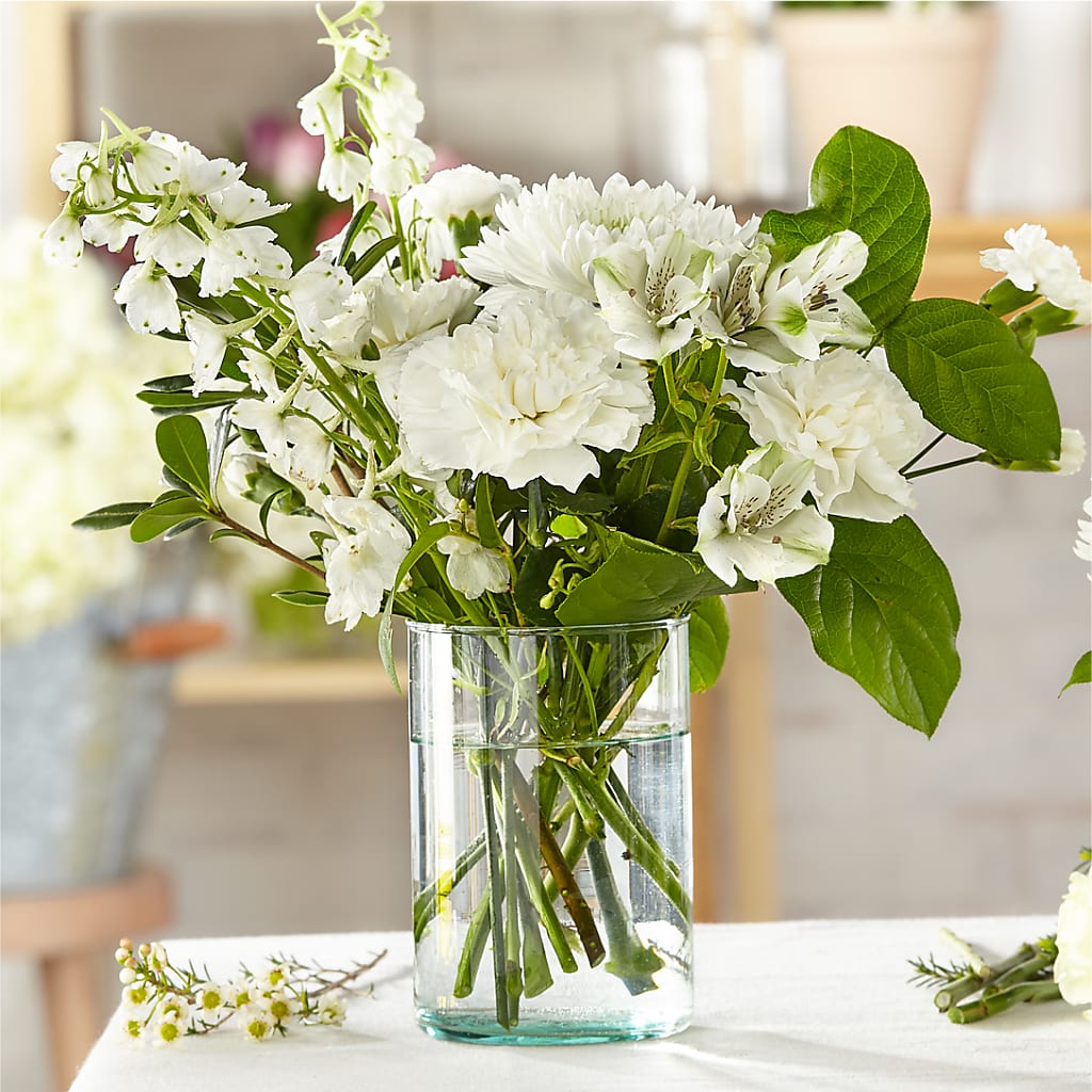 Classic Ivory – A Florist Original – MAISON DES FLEUR BLOSSOME, Laval PQ