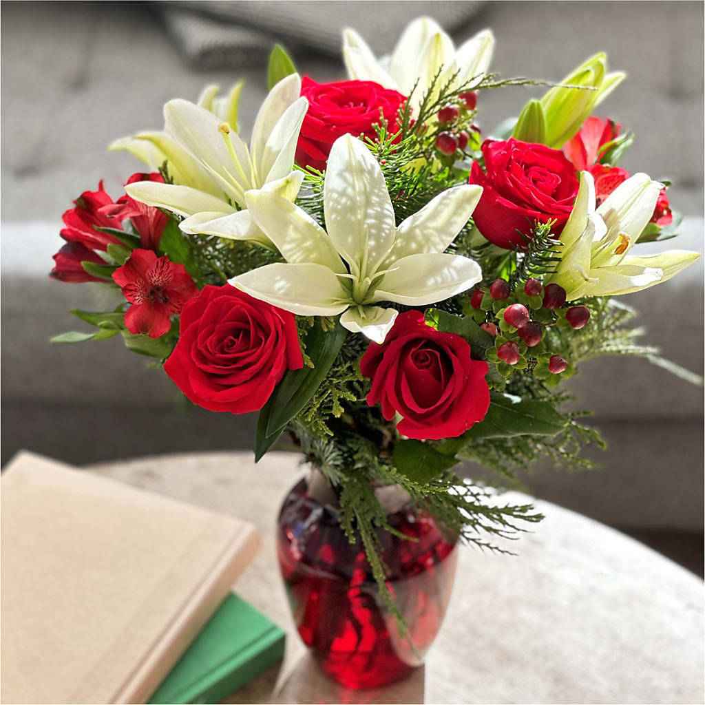 Evergreen Delight Bouquet –  Maison Des Fleurs Blossome Inc, Lachine PQ