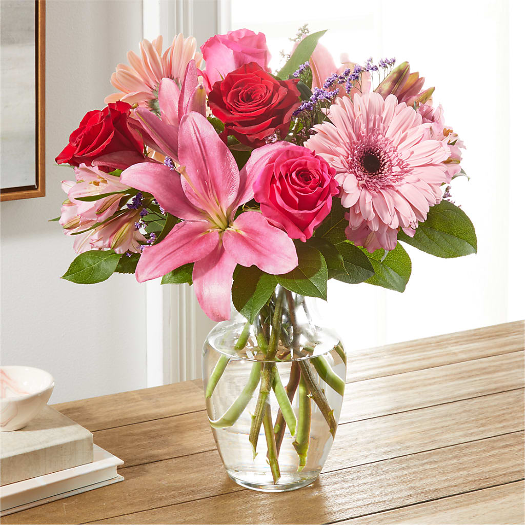 Lots of Love Bouquet –  Maison Des Fleurs Blossome Inc, Lachine PQ