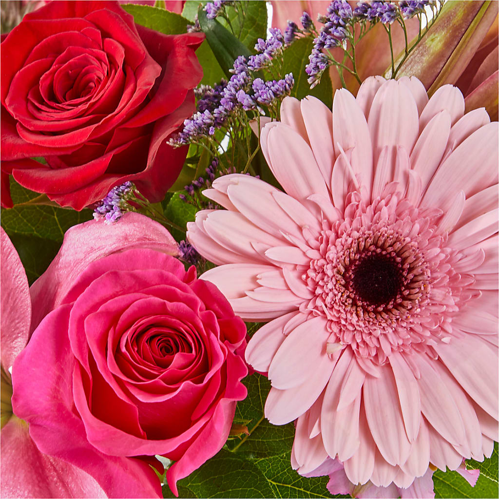 Lots of Love Bouquet –  Maison Des Fleurs Blossome Inc, Lachine PQ