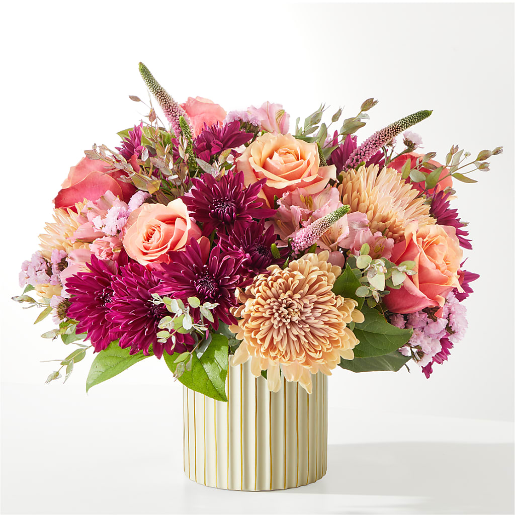 Berry Cobbler Bouquet with Ivory Vase –  Maison Des Fleurs Blossome Inc, Lachine PQ