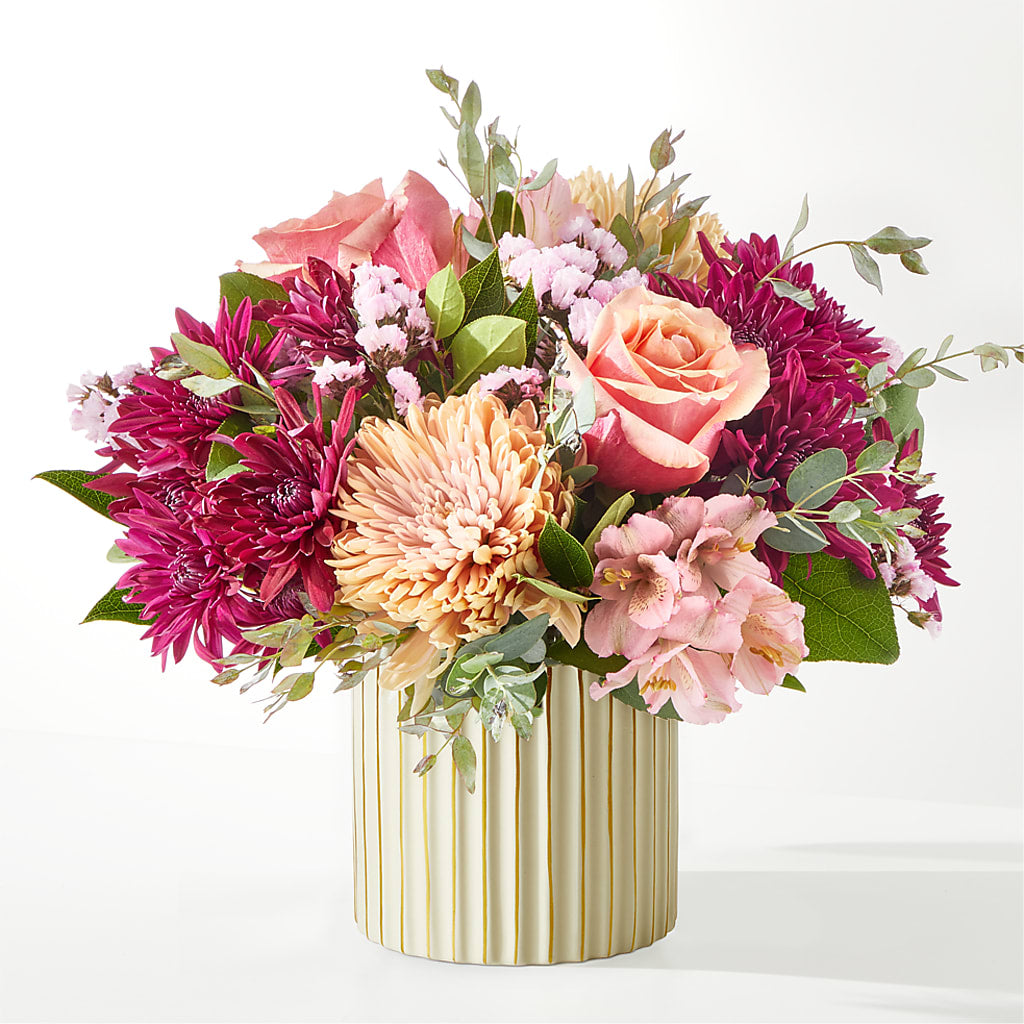 Berry Cobbler Bouquet with Ivory Vase –  Maison Des Fleurs Blossome Inc, Lachine PQ