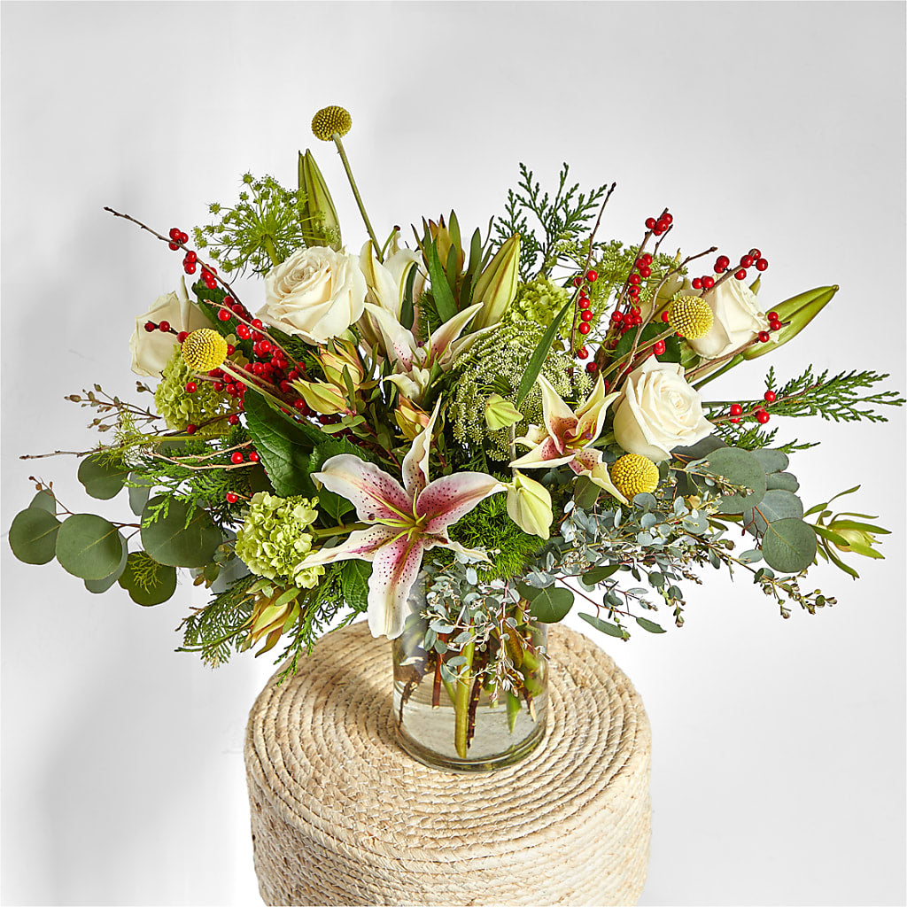 Berry & Bright Bouquet –  Maison Des Fleurs Blossome Inc, Lachine PQ