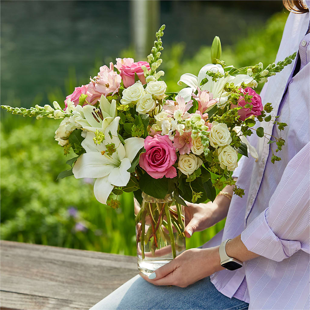 Fondly Bouquet –  Maison Des Fleurs Blossome Inc, Lachine PQ