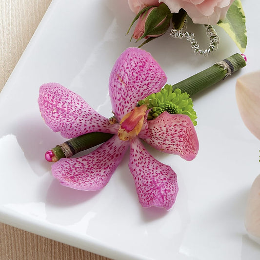 Pink Mokara Boutonniere –  Maison Des Fleur Blossome, Laval PQ