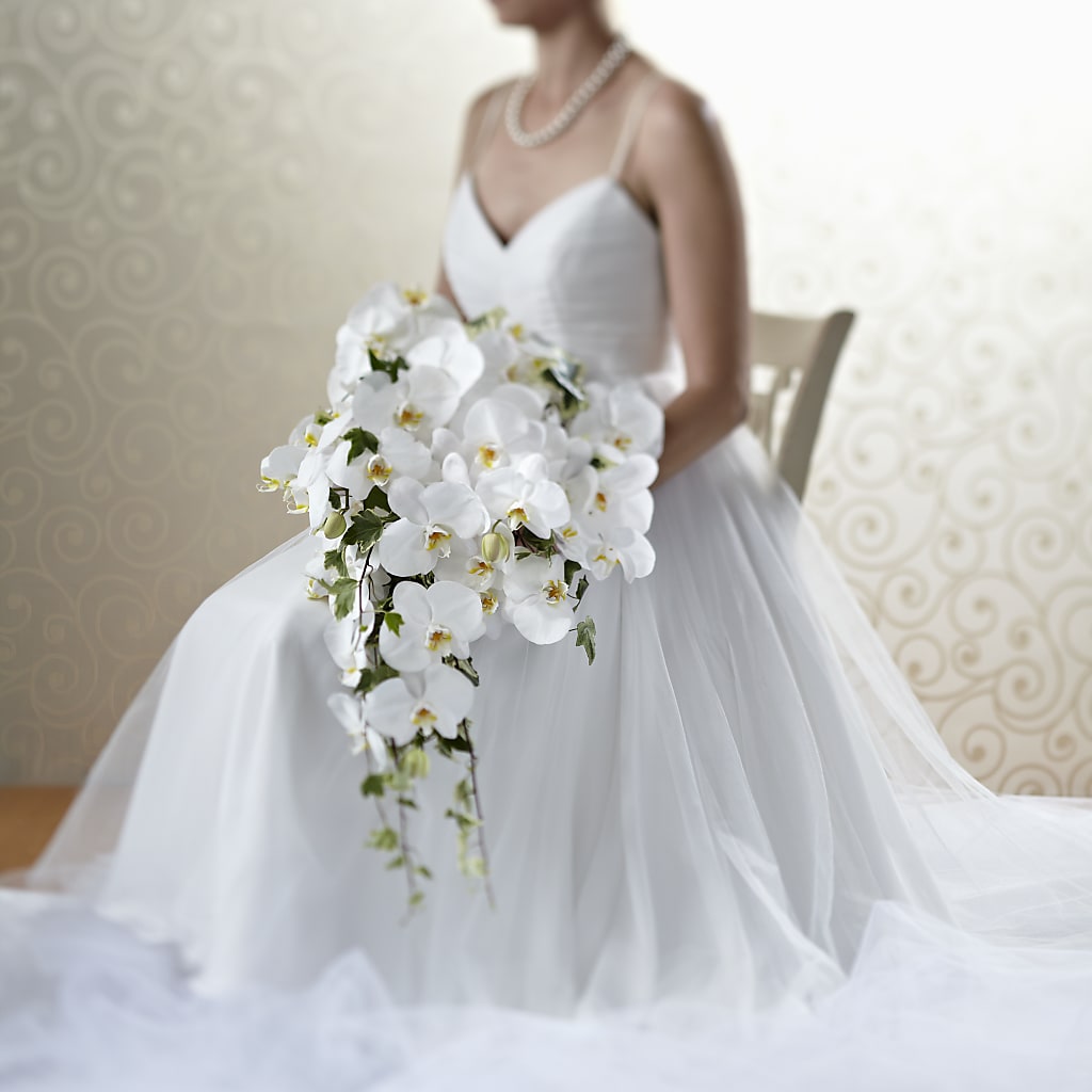 Classic White Bouquet – MAISON DES FLEUR BLOSSOME, Laval PQ