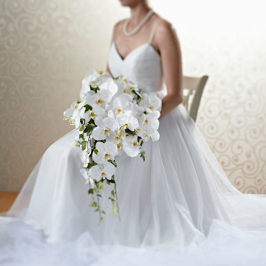 Classic White Bouquet –  Maison Des Fleur Blossome, Laval PQ