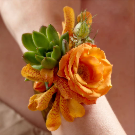 Irresistible Love Wrist Corsage –  Maison Des Fleur Blossome, Laval PQ