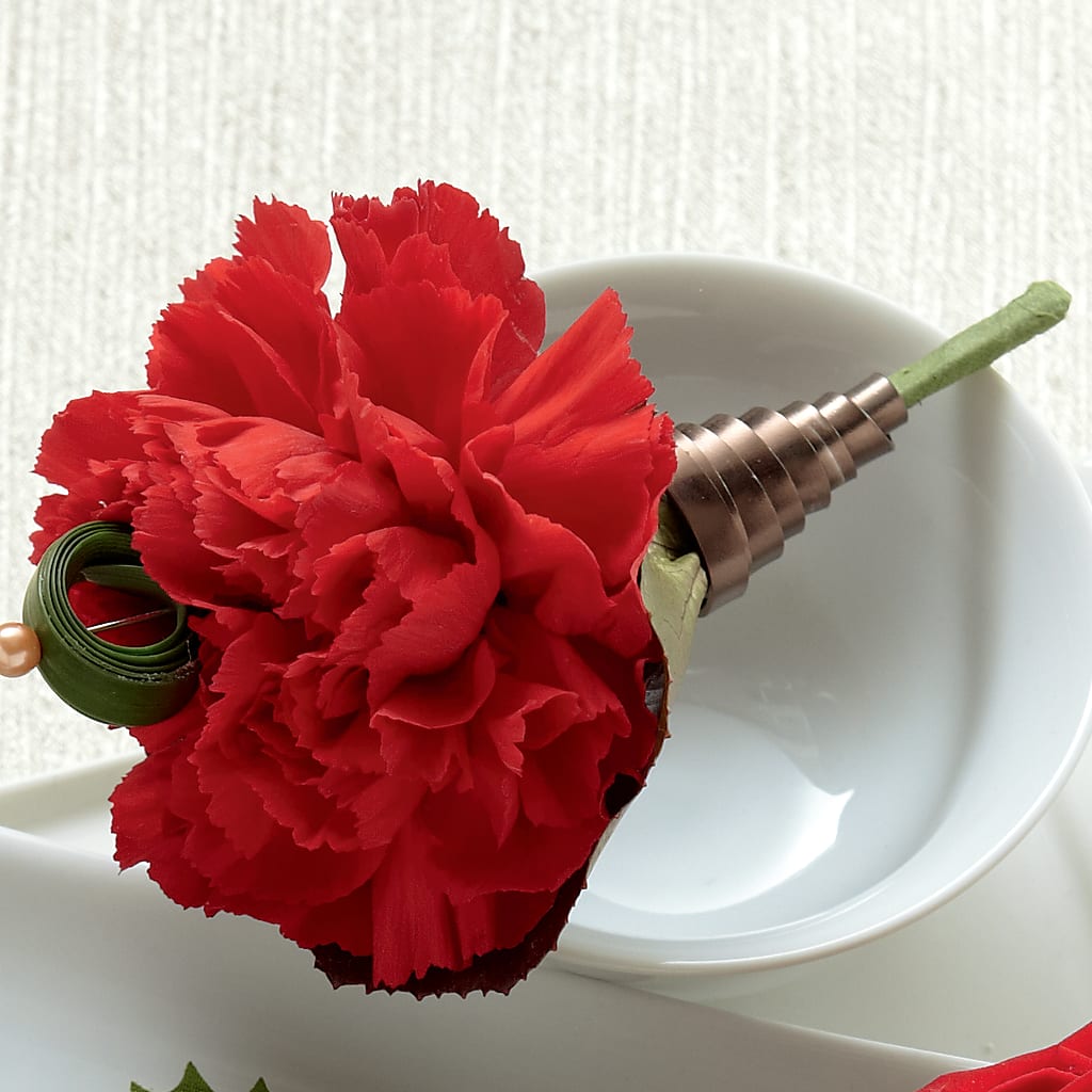 Red Carnation Boutonniere –  Maison Des Fleur Blossome, Laval PQ