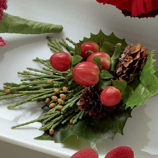 Red Berry Boutonniere –  Maison Des Fleur Blossome, Laval PQ
