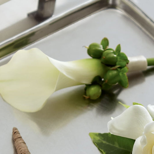 White Calla Boutonniere –  Maison Des Fleur Blossome, Laval PQ
