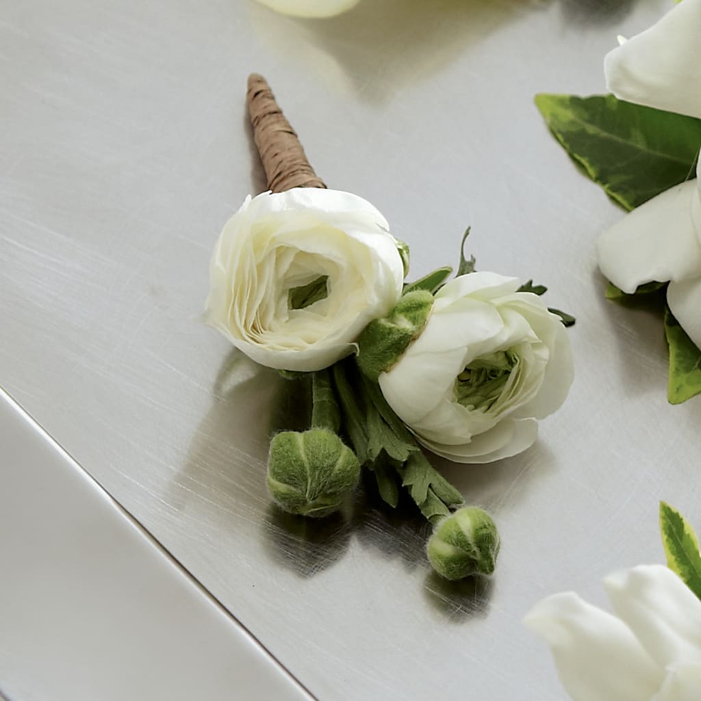 White Ranunculus Boutonniere – MAISON DES FLEUR BLOSSOME, Laval PQ