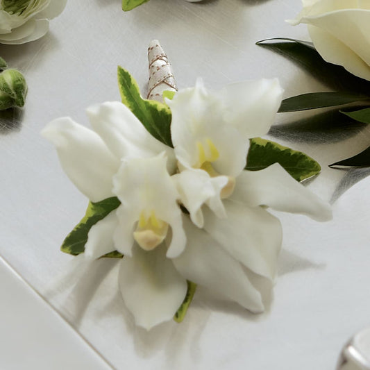 White Mini Cymbidium Boutonniere –  Maison Des Fleur Blossome, Laval PQ