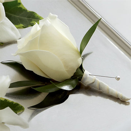 White Rose Boutonniere – MAISON DES FLEUR BLOSSOME, Laval PQ